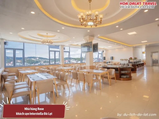 Nhà hàng Rose tại khách sạn Interstella Đà Lạt có không gian ẩm thực đẳng cấp với gam màu be sang trọng