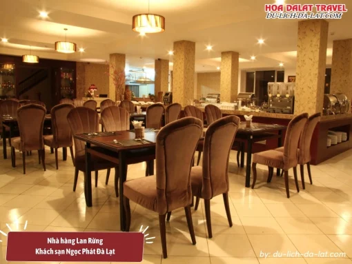 Không gian sang trọng và ấm cúng của nhà hàng Lan Rừng khách sạn Ngọc Phát Đà Lạt