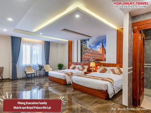 Phòng Executive Family tại khách sạn Royal Palace Đà Lạt có diện tích rộng rãi 42m2, trang bị 2 giường đôi cực lớn, tiện nghi cao cấp