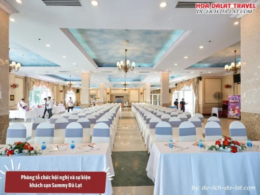 Phòng tổ chức hội nghị và sự kiện tại khách sạn Sammy Đà Lạt có sức chứa lớn, được trang bị đầy đủ tiện nghi hiện đại