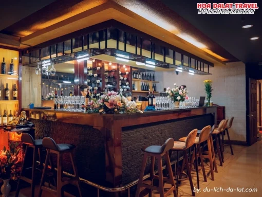 Quầy bar phục vụ nhu cầu giải trí của khách hàng ở khách sạn Sammy Đà Lạt