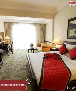 Phòng Deluxe Suite tại Khách sạn Sammy Đà Lạt là lựa chọn sang trọng và rộng rãi cho du khách, với diện tích 68m2, có ban công và cửa sổ