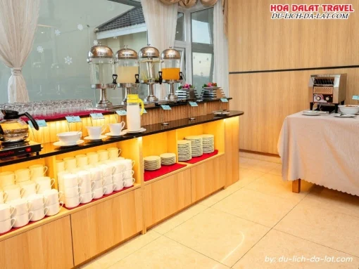 Nhà hàng lavender của khách sạn Vietsovpetro Đà Lạt phục vụ buffet sáng