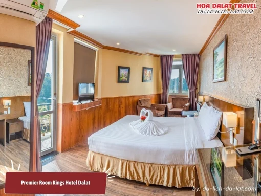 Phòng Premier tại Kings Hotel Dalat là lựa chọn lưu trú cao cấp, rộng rãi và tiện nghi hiện đại gồm TV màn hình phẳng, minibar, két an toàn và phòng tắm riêng