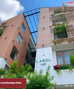 Lasol Boutique Hotel có kiến trúc độc đáo theo phong cách vườn treo Babylon và gần gũi với thiên nhiên