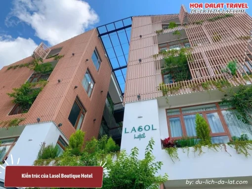 Lasol Boutique Hotel có kiến trúc độc đáo theo phong cách vườn treo Babylon và gần gũi với thiên nhiên