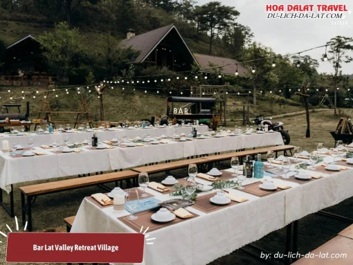 Bar trong khuôn viên xanh mát của Lat Valley Retreat Village