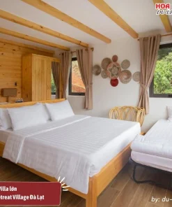 Villa lớn tại Lat Valley Retreat Village Đà Lạt có 2 phòng nhỏ mỗi phòng rộng 20m2, tiện nghi gồm phòng tắm riêng, bàn làm việc, sofa, đồ dùng cá nhân