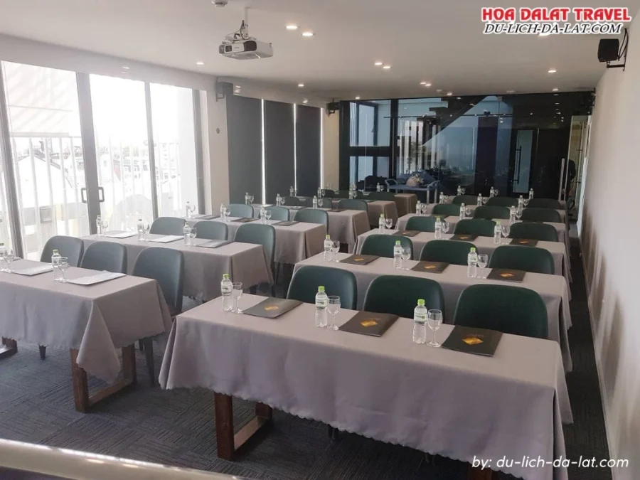 Phòng hội nghị của Len's Hotel