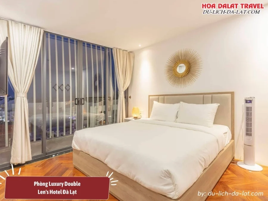 Phòng Luxury Double tại Len's Hotel Đà Lạtcó diện tích khoảng 32m2, trang bị giường đôi cỡ lớn, thiết kế theo phong cách châu Âu hiện đại