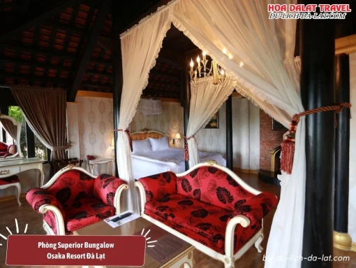 Phòng Superior Bungalow tại Osaka Resort Đà Lạt có diện tích khoảng 40m2, thiết kế theo phong cách nhà Rường cổ kính của Huế, trang bị đầy đủ tiện nghi