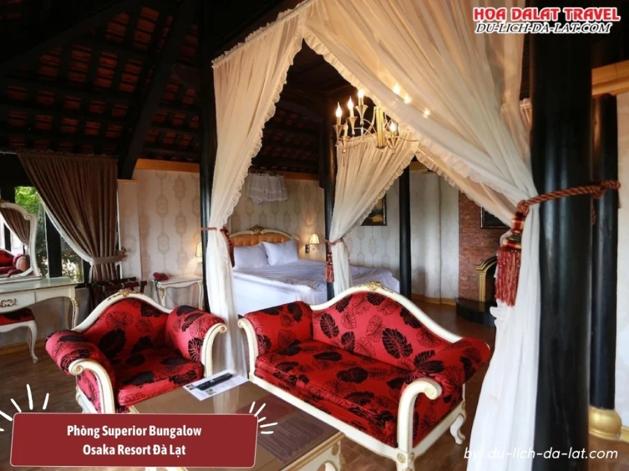 Phòng Superior Bungalow tại Osaka Resort Đà Lạt có diện tích khoảng 40m2, thiết kế theo phong cách nhà Rường cổ kính của Huế, trang bị đầy đủ tiện nghi