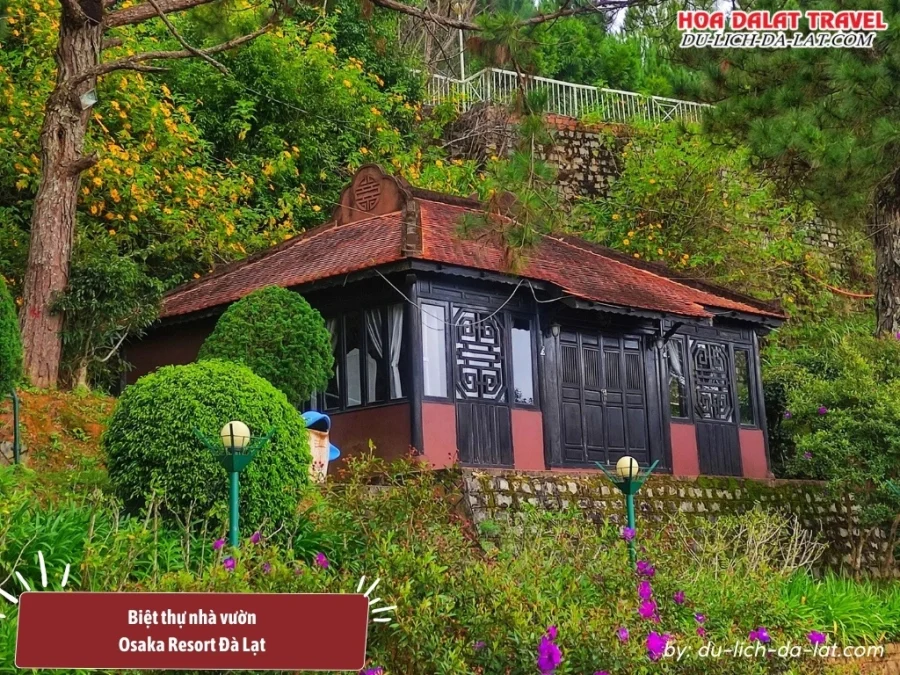 Biệt thự nhà vườn tại Osaka Resort Đà Lạt có phong cách tân cổ điển, với kiến trúc cung đình Huế cổ kính