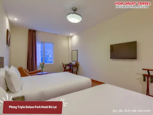 Phòng Triple Deluxe tại Park Hotel Đà Lạt có diện tích 35m2, trang bị 1 giường đôi và 1 giường đơn