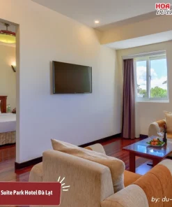 Phòng Executive Suite tại Park Hotel Đà Lạt rộng 38m2, có 1 giường đôi 1,8x2m, hướng Công viên Ánh Sáng và Hồ Xuân Hương, phù hợp cho 2 người lớn.