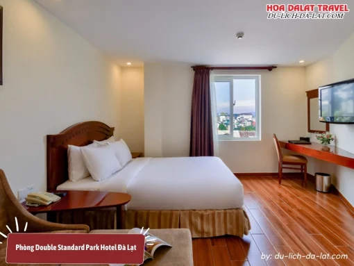 Phòng Double Standard tại Park Hotel Đà Lạt với thiết kế sang trọng, giường đôi rộng rãi, cửa sổ lớn đón ánh sáng tự nhiên và tầm nhìn hướng phố hoặc công viên