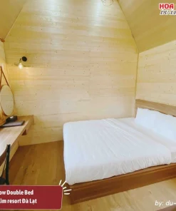 Bungalow Double Bed ở Rừng Lá Kim Resort Đà Lạt có nội thất gỗ sang trọng và trang bị đầy đủ tiện nghi