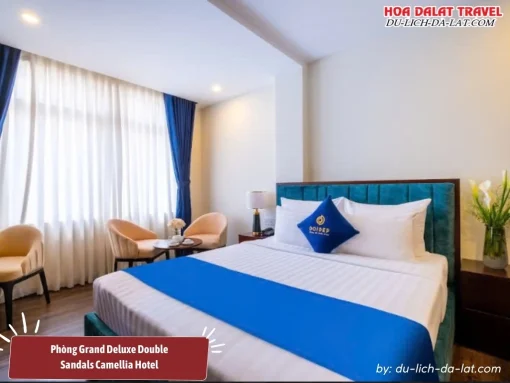 Phòng Grand Deluxe Double tại Sandals Camellia Hotel Đà Lạt có diện tích khoảng 25m2, trang bị giường đôi cỡ lớn và nội thất hiện đại