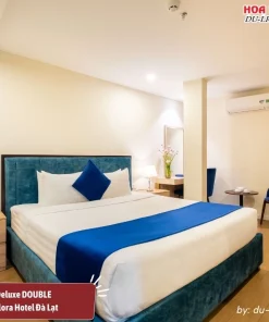 Phòng deluxe double tại Sandals Flora Hotel Đà Lạt có diện tích khoảng 20m2, trang bị 1 giường đôi, tiện nghi cơ bản