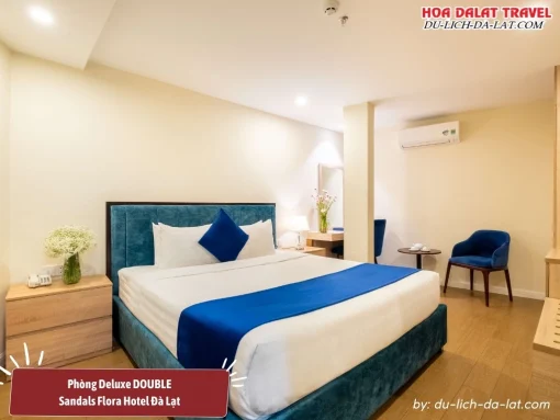 Phòng deluxe double tại Sandals Flora Hotel Đà Lạt có diện tích khoảng 20m2, trang bị 1 giường đôi, tiện nghi cơ bản