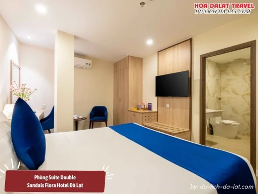 Phòng Suite Double tại Sandals Flora Hotel Đà Lạt sang trọng và thoải mái có diện tích khoảng 25m2, trang bị một giường đôi lớn, cửa sổ hướng phố,