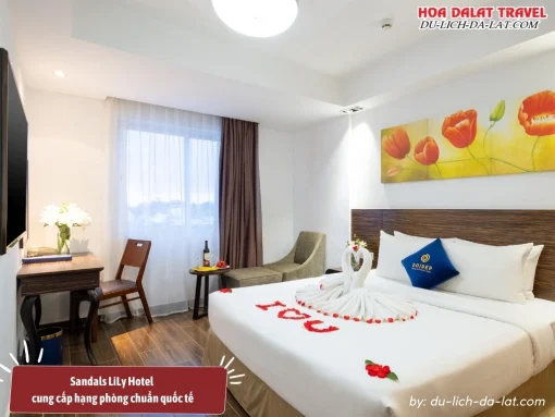 Sandals Lily Hotel cung cấp các hạng phòng tiêu chuẩn quốc tế, trang bị đầy đủ tiện nghi hiện đại như máy điều hòa, tivi, tủ lạnh mini, két sắt