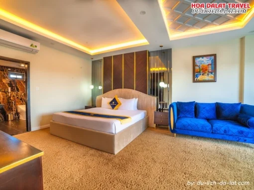 Phòng nghỉ Sandals Lily Hotel Đà Lạt sang trọng và hiện đại, đều được trang bị đầy đủ tiện nghi như máy điều hòa, tủ lạnh mini, tủ quần áo, bàn làm việc