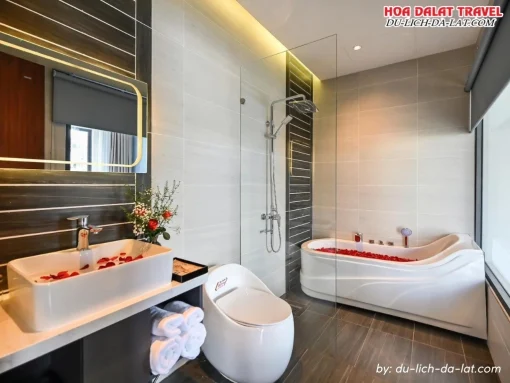 Tiện nghi phòng vệ sinh ở khách sạn Stillus Boutique Hotel Đà Lạt