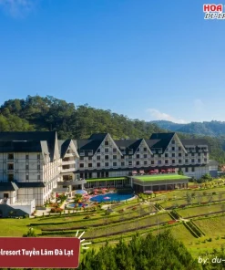 Swiss-Belresort Tuyền Lâm Đà Lạt là khu nghỉ dưỡng cao cấp có phong cách kiến trúc Anglo-Normand nằm giữa thung lũng