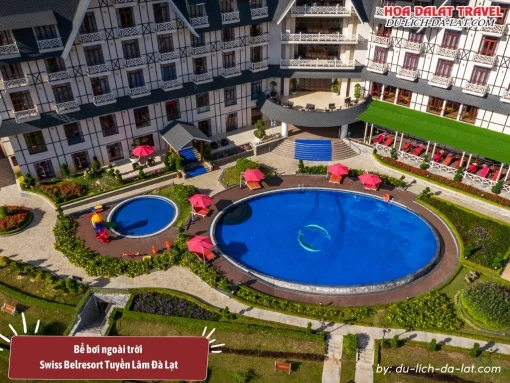 Hồ bơi ngoài trời Swiss-Belresort Tuyền Lâm Đà Lạt rộng rãi, hướng nhìn ra đồi thông và sân golf