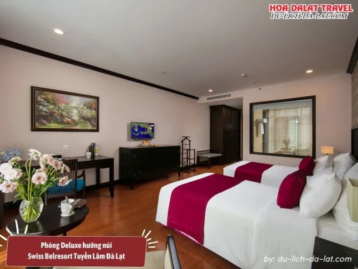 Loại phòng Deluxe hướng núi tại Swiss-Belresort Tuyền Lâm Đà Lạt rộng 35m2, giường đôi cỡ king, nội thất sang trọng, được trang bị đầy đủ tiện nghi hiện đại