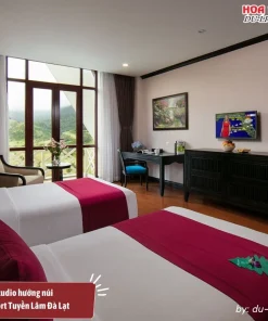 Phòng Studio Mountain View rộng 40-44m2 tại Swiss-Belresort Tuyền Lâm Đà Lạt, được trang bị hai giường đơn, trang trí tinh tế với các tiện nghi cao cấp