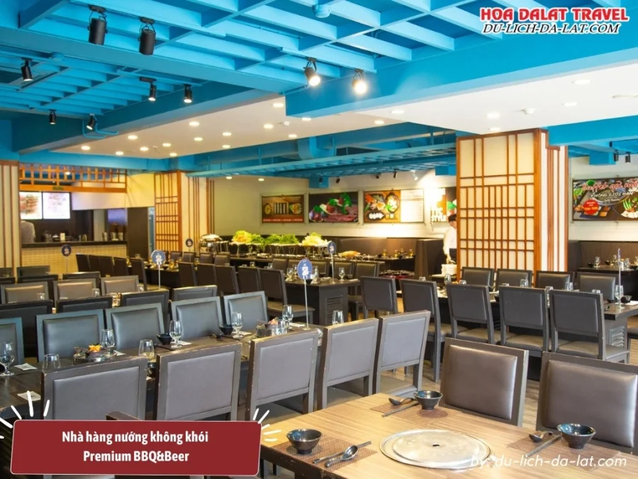Nhà hàng nướng không khói Premium BBQ&Beer tại tầng trệt của TTC Hotel – Đà Lạt, có sức chứa lên đến 160 khách không gian ấm cúng và sang trọng