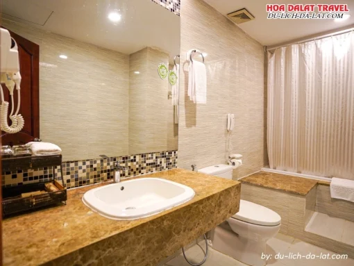 Tiện nghi phòng vệ sinh ở khách sạn TTC Hotel Premium Đà Lạt