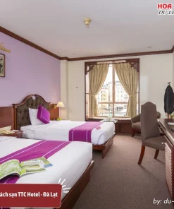 Phòng Superior tại TTC Hotel Đà Lạt với diện tích 28m2, trang bị hai giường đơn, trang bị đầy đủ tiện nghi như TV, minibar, két an toàn