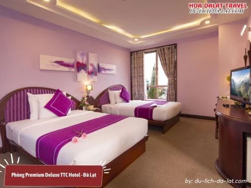 Phòng Premium Deluxe tại TTC Hotel - Đà Lạt rộng 52m2, nội thất gỗ cao cấp, cửa sổ lớn