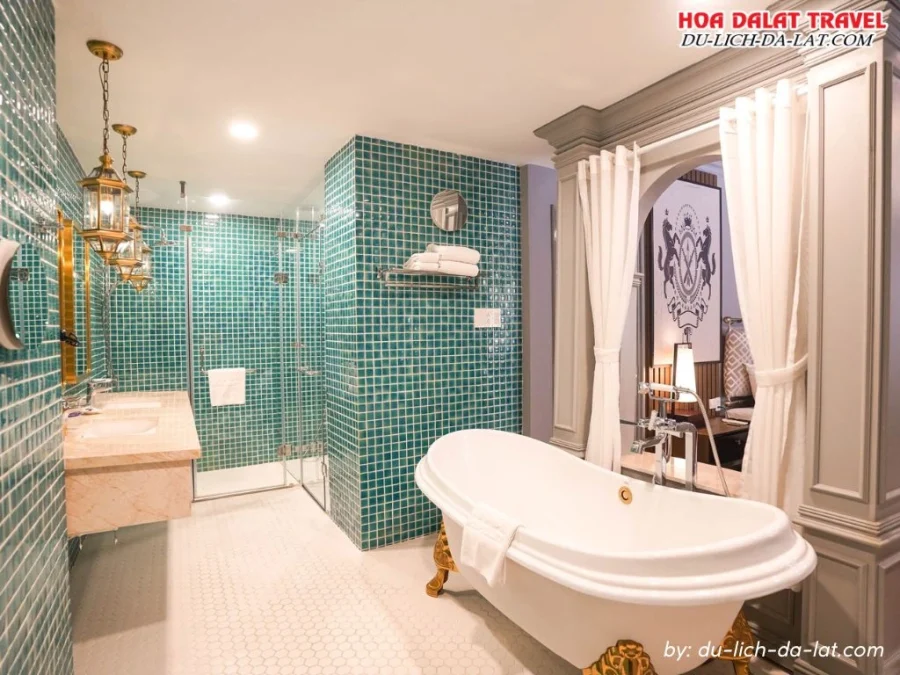 Tiện nghi phòng tắm ở khách sạn TTC Ngọc Lan Đà Lạt