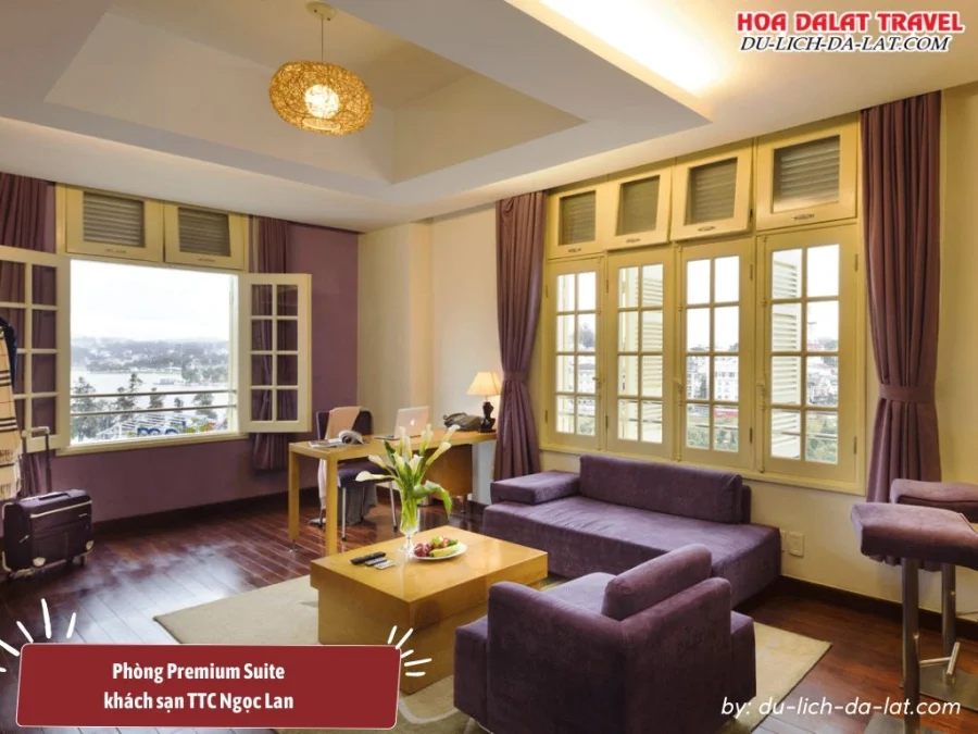 Phòng Premium Suite tại TTC Hotel Ngọc Lan Đà Lạt có diện tích 75m2, phòng ngủ với giường đôi cỡ king và phòng khách riêng, trang bị đầy đủ tiện nghi
