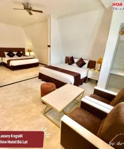 Phòng Luxury 4 người tại Tulip City View Hotel Đà Lạt có diện tích lớn 40m2, trang bị 2 giường đôi rộng rãi cùng nội thất sang trọng