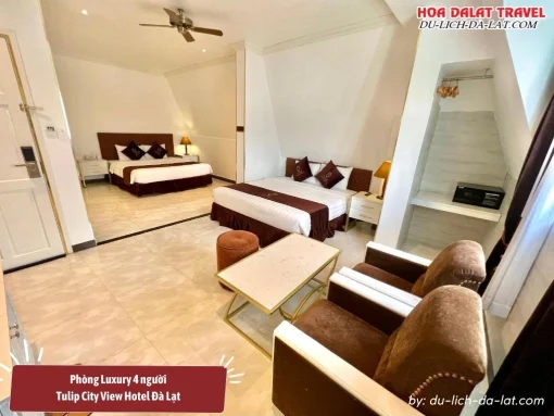 Phòng Luxury 4 người tại Tulip City View Hotel Đà Lạt có diện tích lớn 40m2, trang bị 2 giường đôi rộng rãi cùng nội thất sang trọng