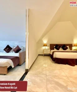 Phòng Premium 4 người tại Tulip City View Hotel Đà Lạt có diện tích 35m2, được trang bị tiện nghi với 2 giường đôi lớn riêng biệt