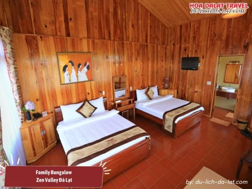 Family Bungalow ở Zen Valley Đà Lạt diện tích 45m2, trang bị hai giường đôi cỡ Queen, nội thất tiện nghi chủ yếu bằng gỗ