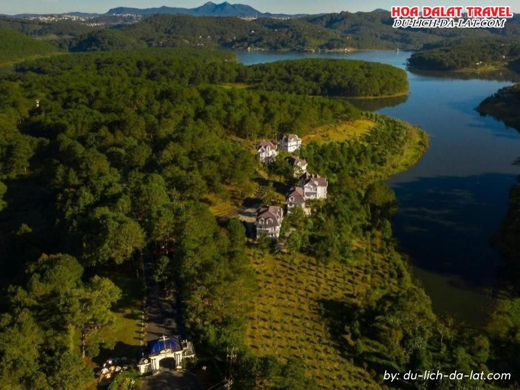 Khu nghỉ dưỡng 4 sao SAM Tuyền Lâm Resort tọa lạc ven hồ Tuyền Lâm thơ mộng